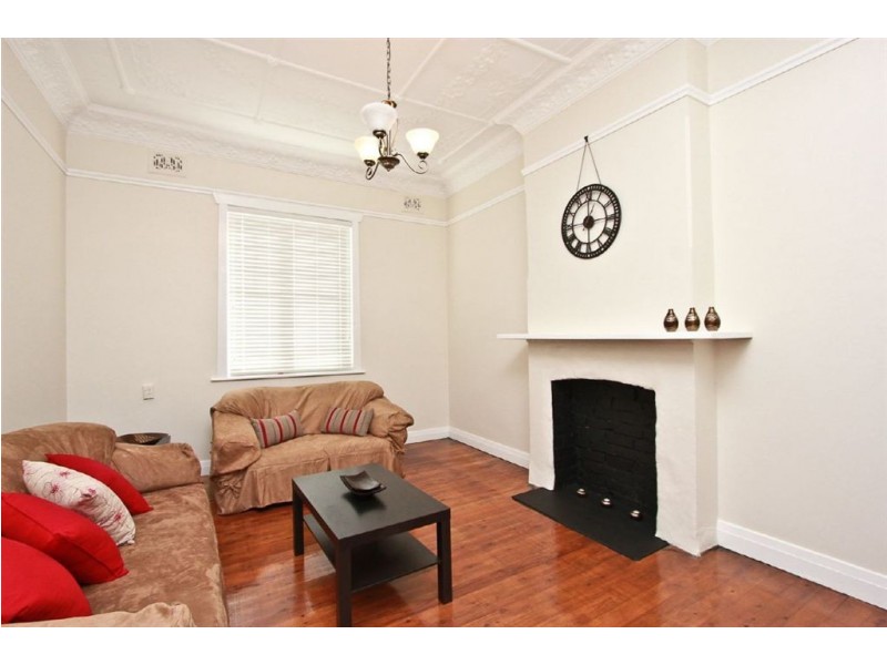 21 Ackeron St, Mayfield NSW 2304