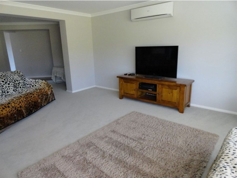 90 River Rd, Windella NSW 2320