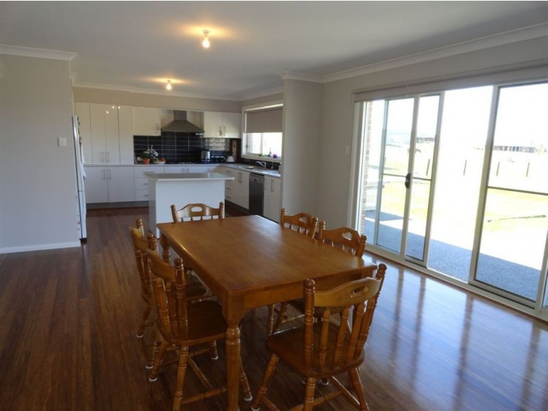 90 River Rd, Windella NSW 2320