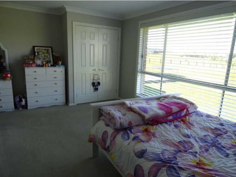 90 River Rd, Windella NSW 2320