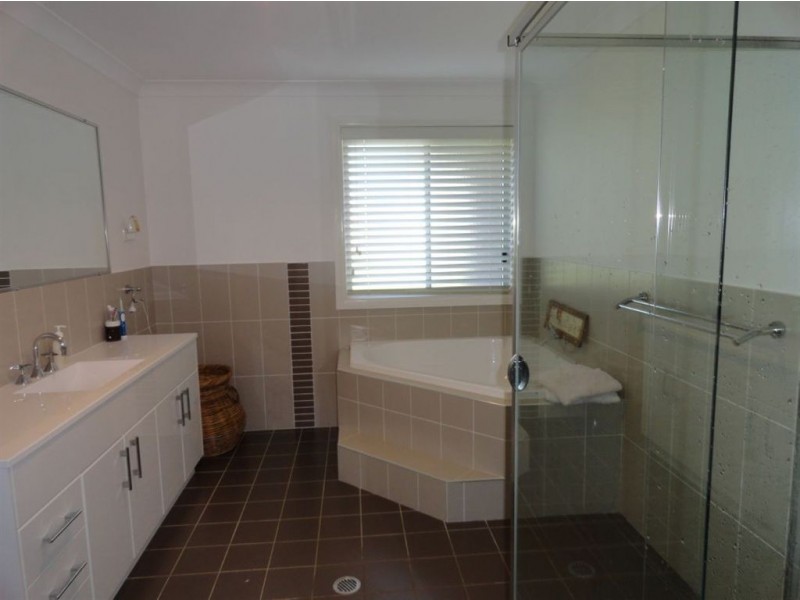 90 River Rd, Windella NSW 2320