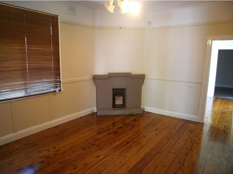 11 Hart St, Mayfield NSW 2304