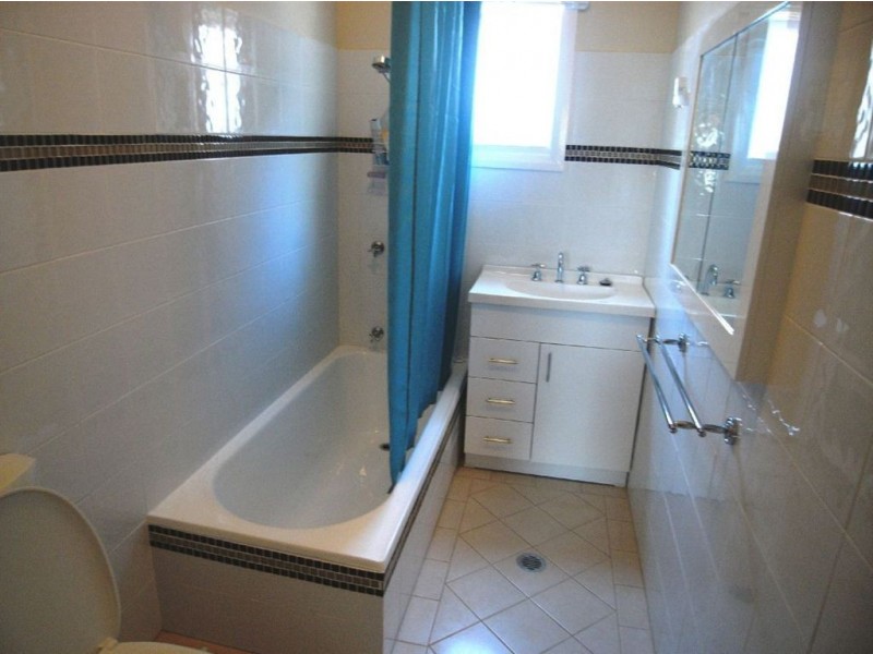 11 Hart St, Mayfield NSW 2304