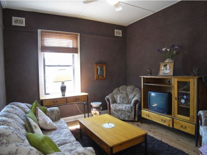 6 Bull St, Mayfield NSW 2304