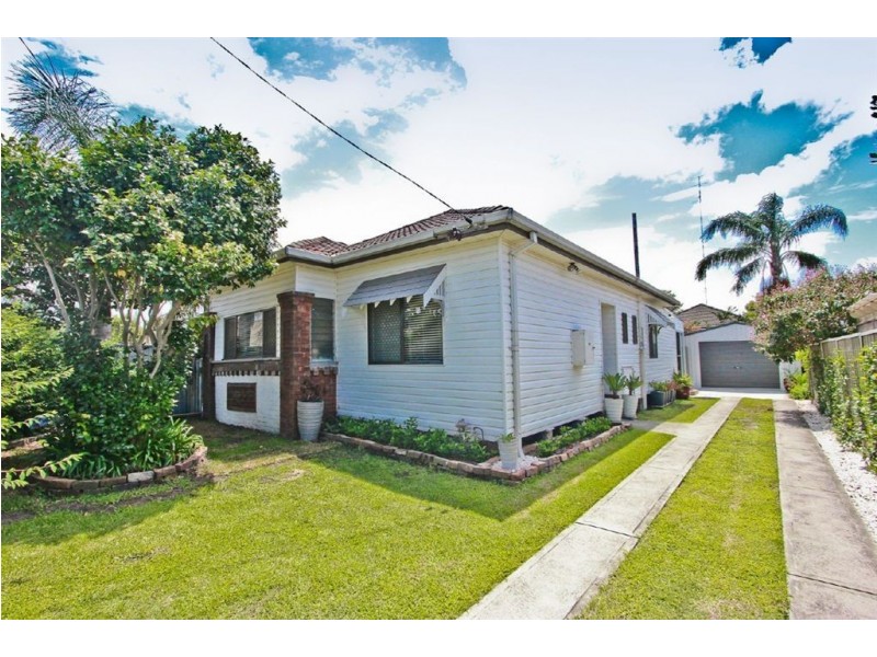 17 Railway Terrace, Mayfield NSW 2304