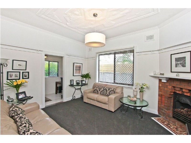 17 Railway Terrace, Mayfield NSW 2304
