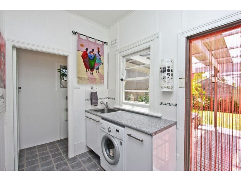 17 Railway Terrace, Mayfield NSW 2304