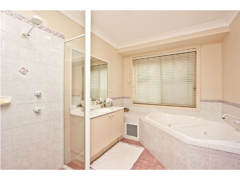 7 Hakea Pl, Warabrook NSW 2304