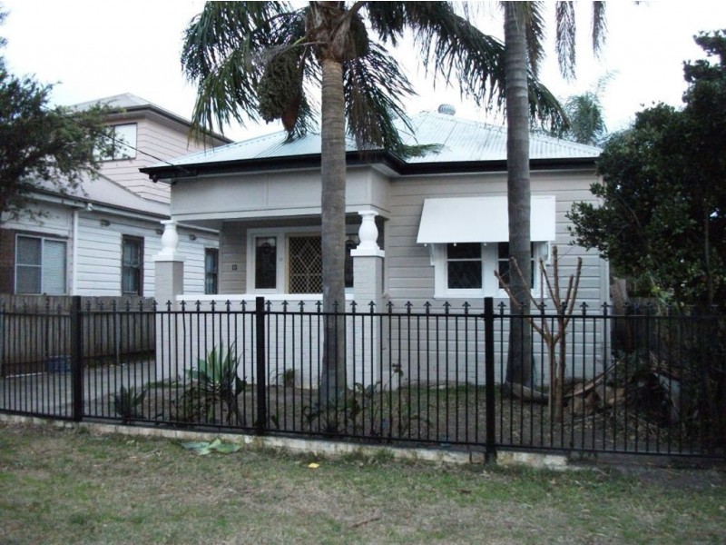 13 Walsh Street, Mayfield East NSW 2304