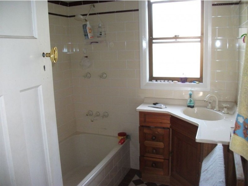 13 Walsh Street, Mayfield East NSW 2304