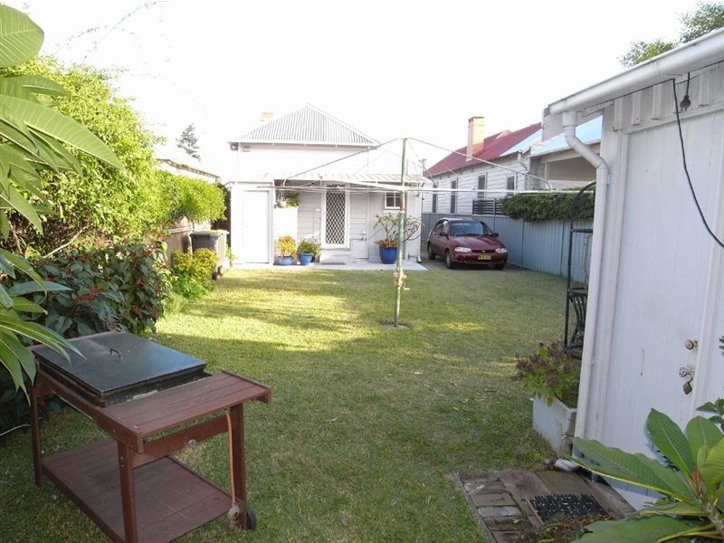 18 Gorrick Street, Mayfield NSW 2304