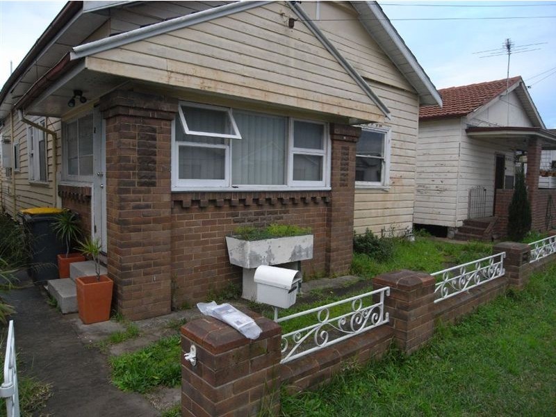 8 Wilkinson Street, Mayfield NSW 2304