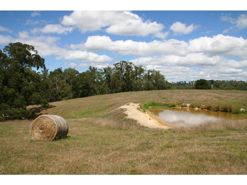 818 Warburton Highway, Seville VIC 3139