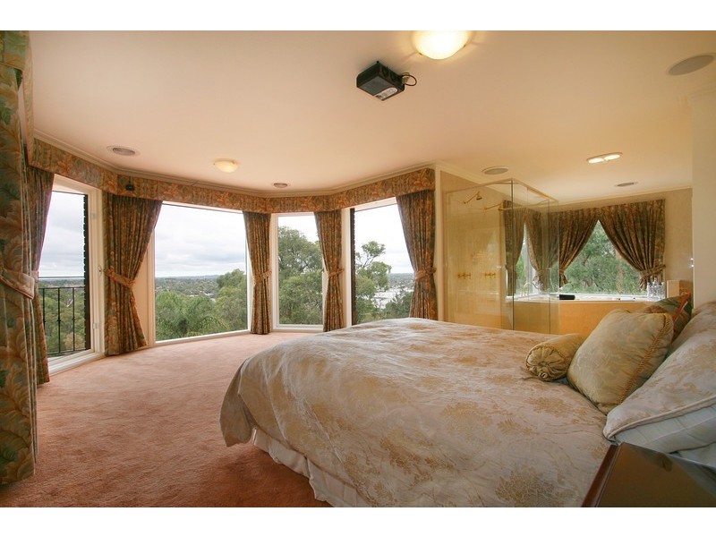 5 Summit Court, Boronia VIC 3155