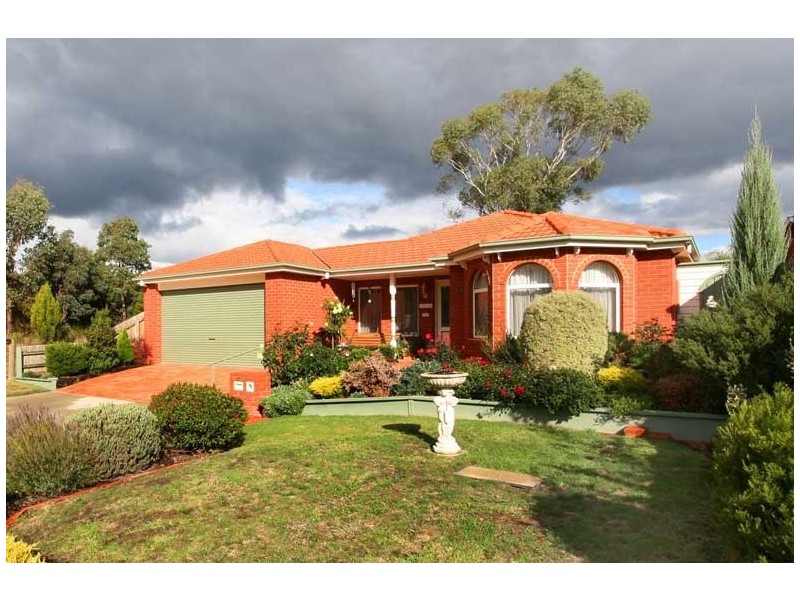 18 Regency Drive, Kilsyth South VIC 3137
