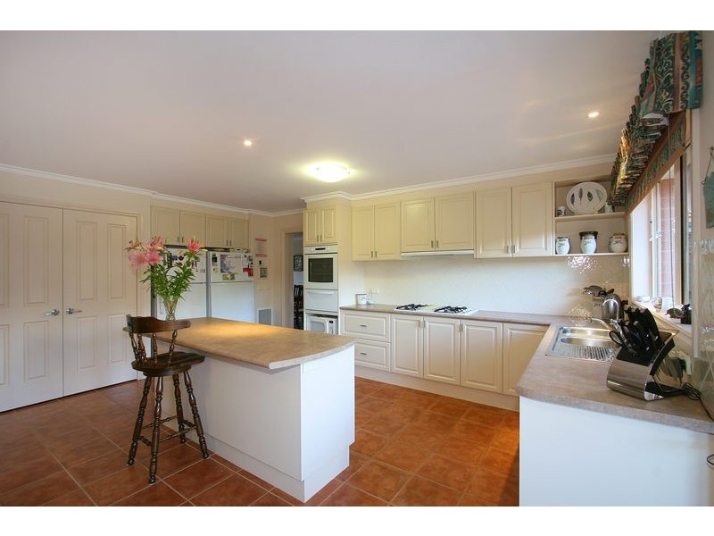 18 Regency Drive, Kilsyth South VIC 3137