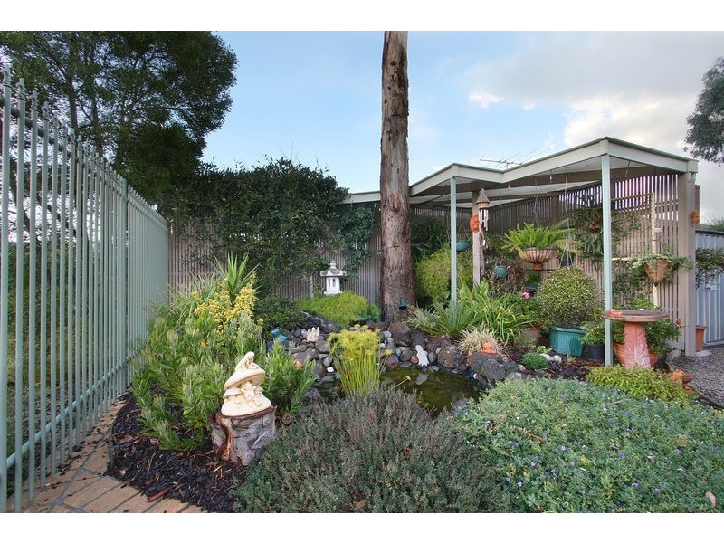 18 Regency Drive, Kilsyth South VIC 3137