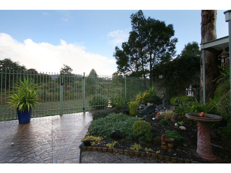 18 Regency Drive, Kilsyth South VIC 3137