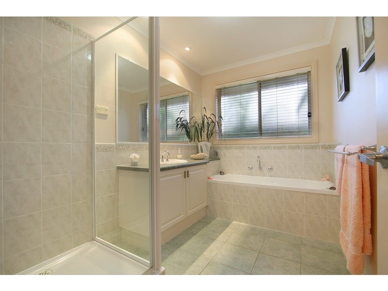 18 Regency Drive, Kilsyth South VIC 3137