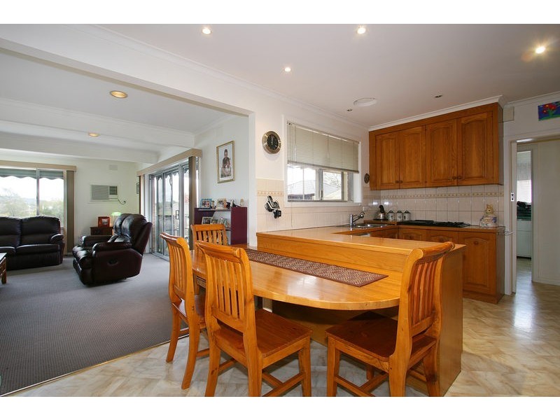 5 Aintree Street, Mooroolbark VIC 3138