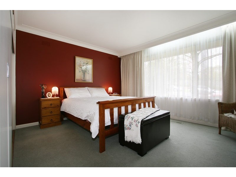 5 Aintree Street, Mooroolbark VIC 3138