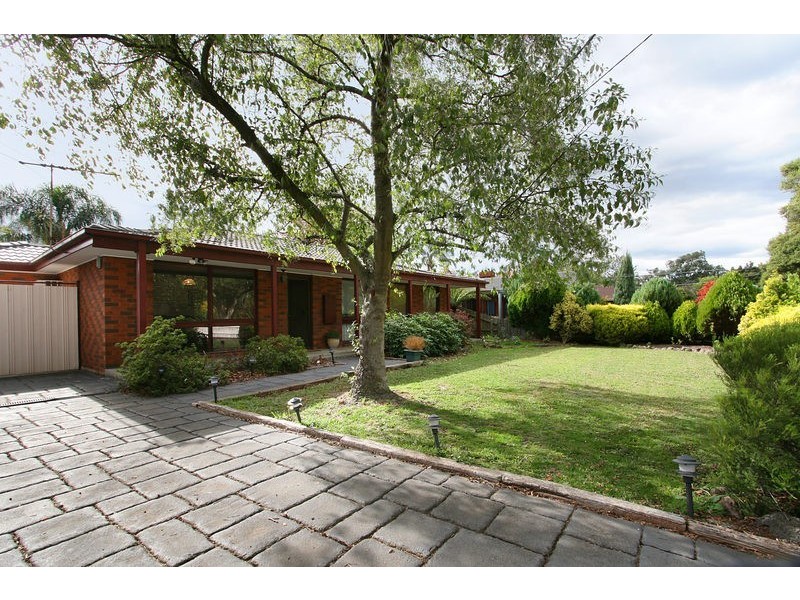 6 Graham Avenue, Kilsyth VIC 3137