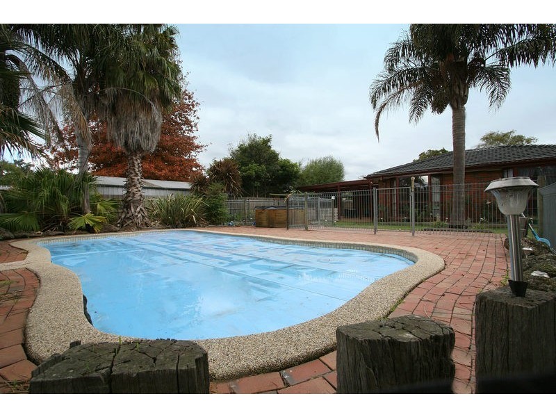 6 Graham Avenue, Kilsyth VIC 3137