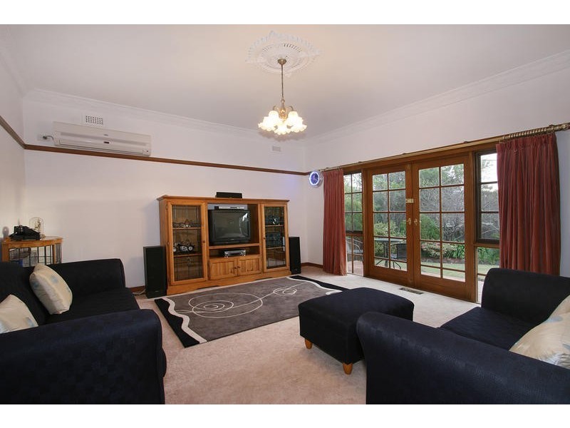 4 Bartlett Avenue, Croydon VIC 3136