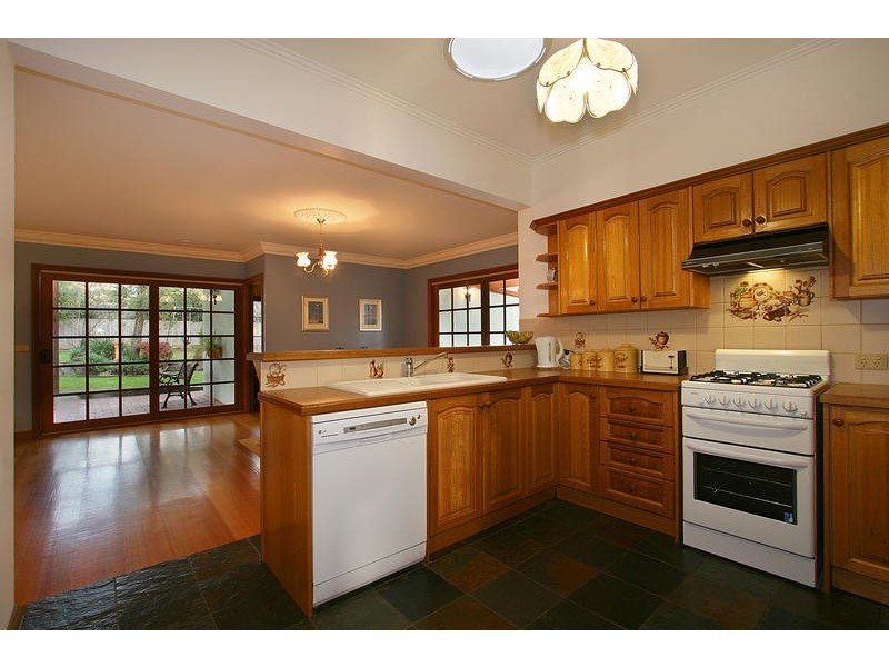 4 Bartlett Avenue, Croydon VIC 3136