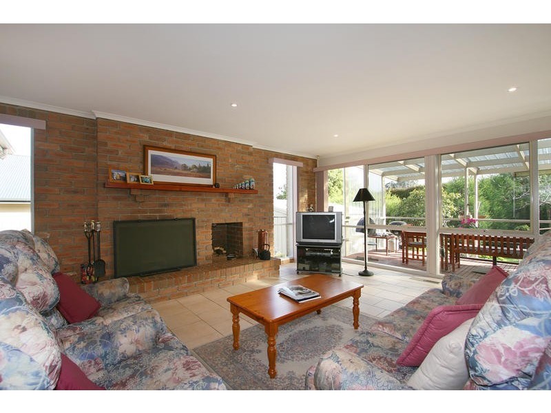 4 Wes Crescent, Ferntree Gully VIC 3156