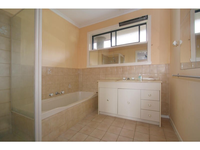 7 Faversham Square, Ferntree Gully VIC 3156