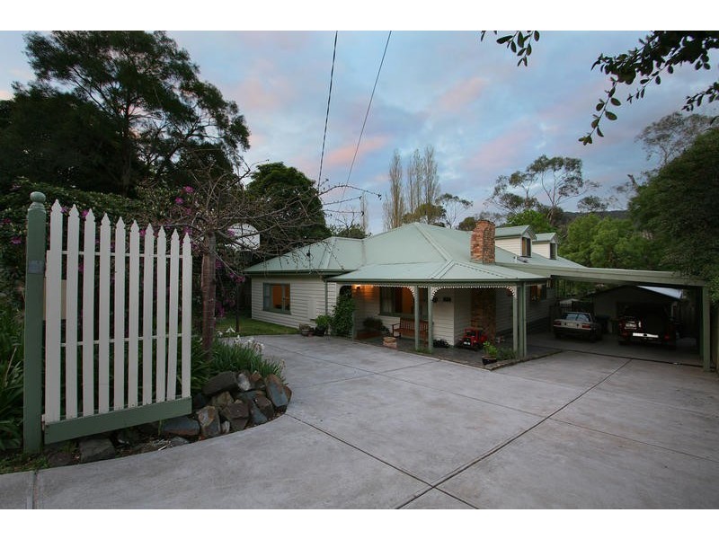30 Francis Crescent, Ferntree Gully VIC 3156