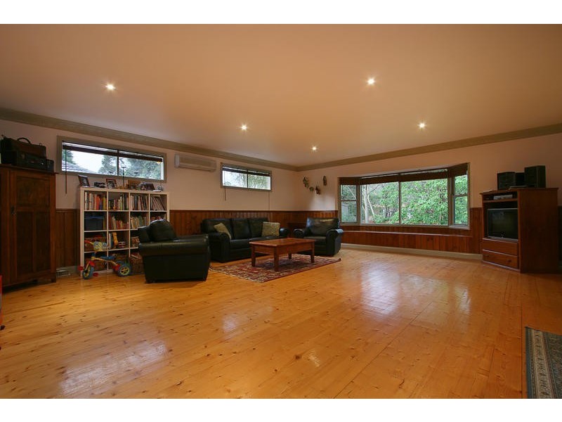 30 Francis Crescent, Ferntree Gully VIC 3156