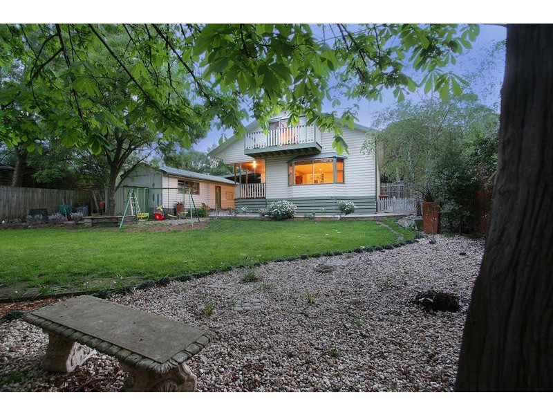 30 Francis Crescent, Ferntree Gully VIC 3156