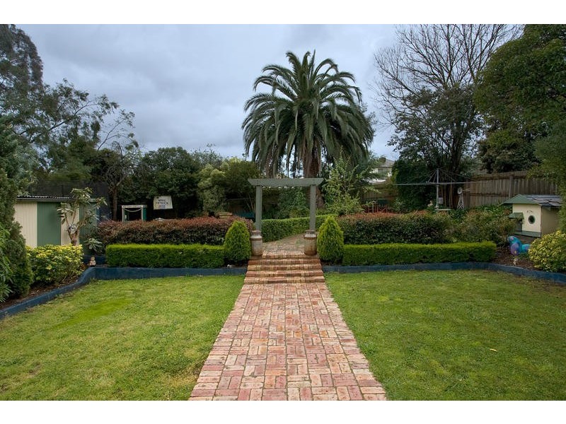 18 Byrne Road, Bayswater North VIC 3153