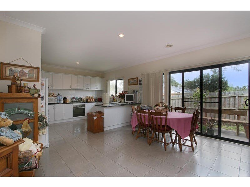 2/14 Ash Grove, Bayswater VIC 3153