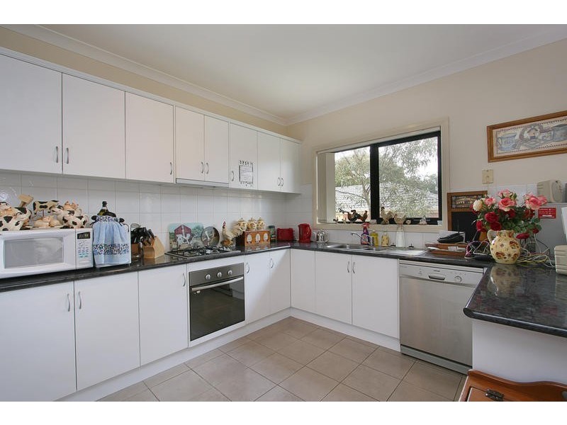 2/14 Ash Grove, Bayswater VIC 3153