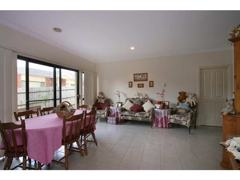 2/14 Ash Grove, Bayswater VIC 3153