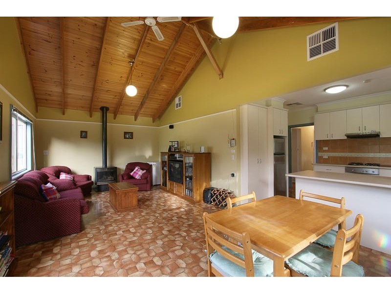 15 Benbow Crescent, Boronia VIC 3155