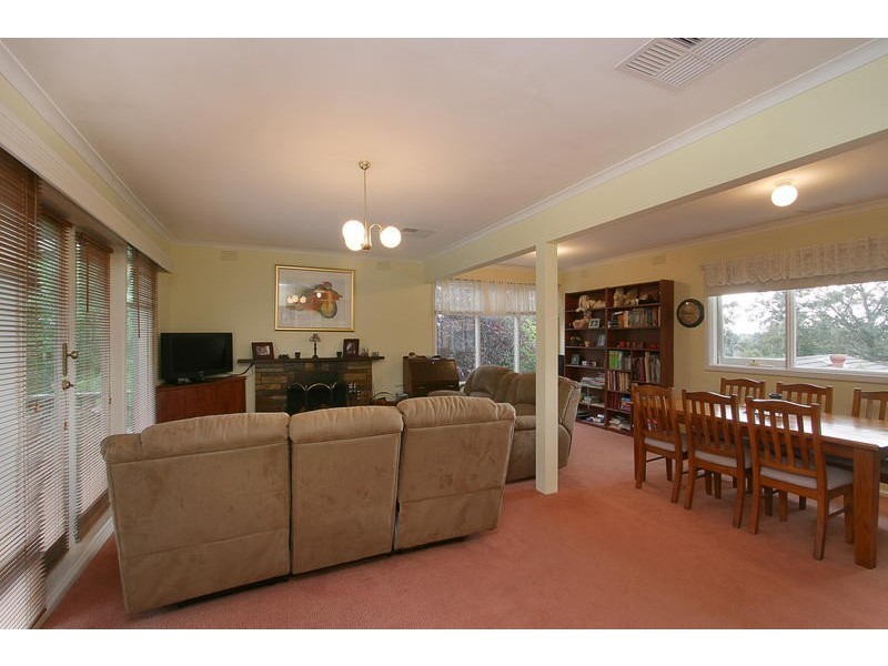 15 Benbow Crescent, Boronia VIC 3155