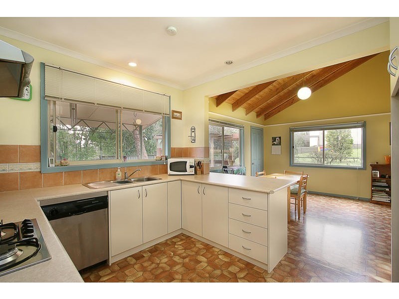 15 Benbow Crescent, Boronia VIC 3155