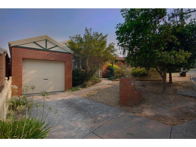 1/10 St Elmo Avenue, Ferntree Gully VIC 3156