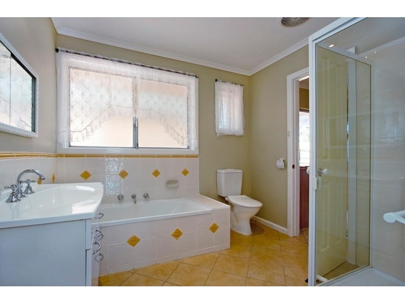 25 Kalimna Street, Mooroolbark VIC 3138