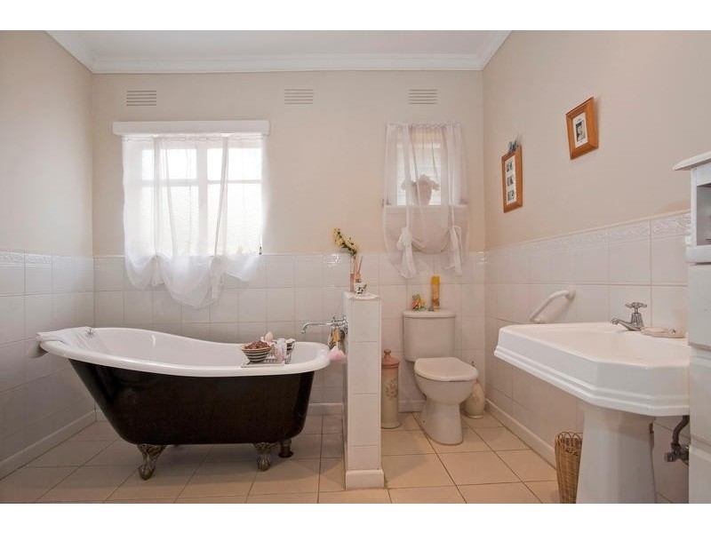 11 Sasses Avenue, Bayswater VIC 3153