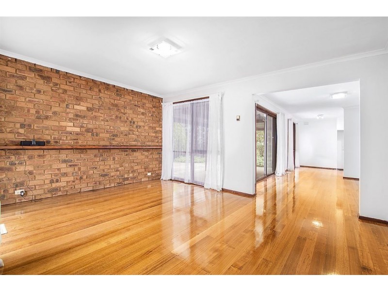 43 Chalcot Drive, Endeavour Hills VIC 3802