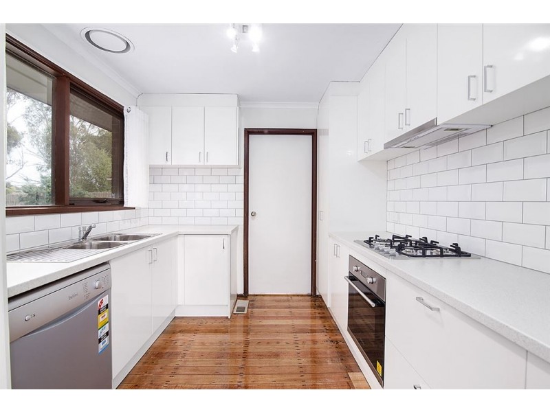 43 Chalcot Drive, Endeavour Hills VIC 3802
