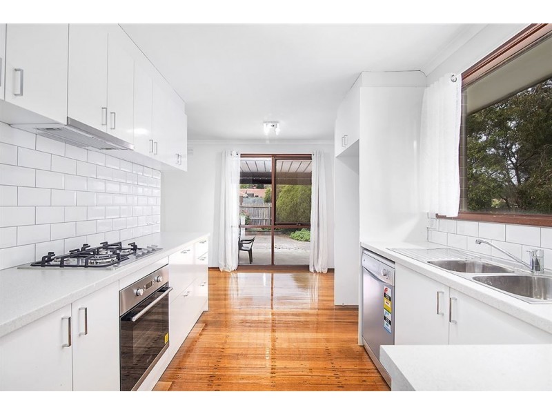 43 Chalcot Drive, Endeavour Hills VIC 3802