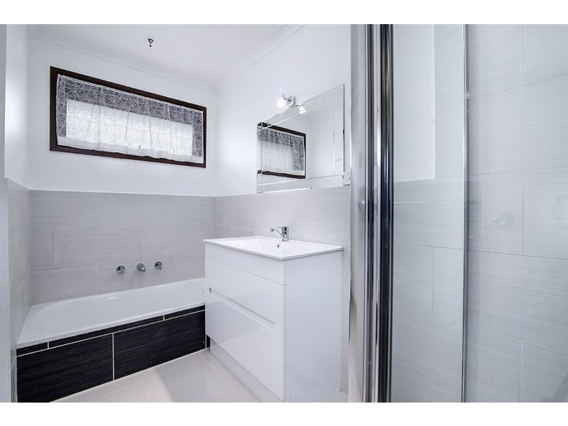 43 Chalcot Drive, Endeavour Hills VIC 3802