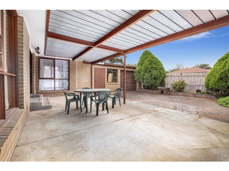 43 Chalcot Drive, Endeavour Hills VIC 3802