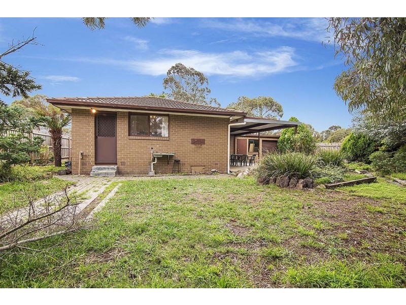 43 Chalcot Drive, Endeavour Hills VIC 3802